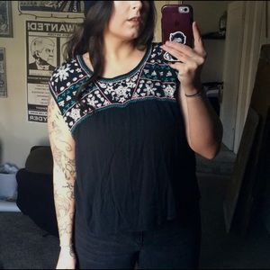 American Eagle embroidered sleeveless shirt